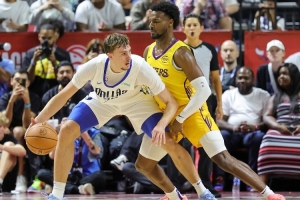 弗拉格没顶动!麦穗丰:布朗尼来打CBA是真的行 起码力量不吃亏