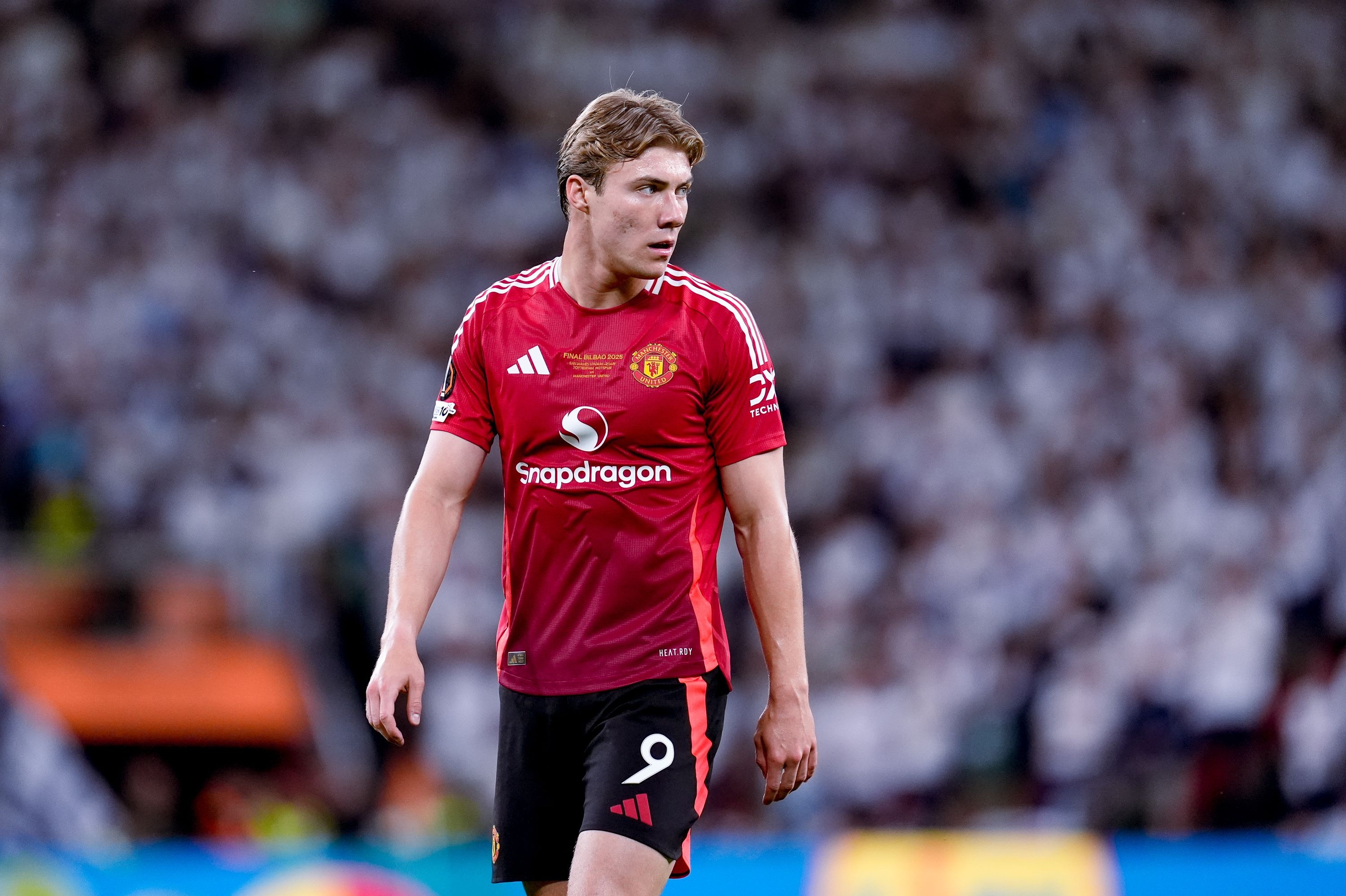 完美世界竞技平台官网-阿莫林:霍伊伦必须为自己位置而战,他与塞斯科的特点类似