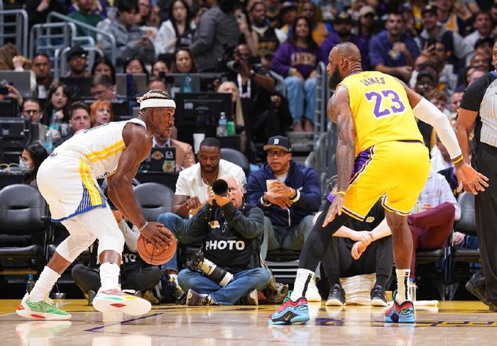 年薪5413万，意外成交易筹码！加盟勇士后状态下滑，你确实该离开