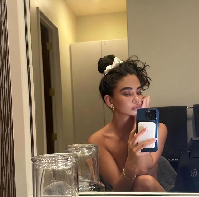 詹娜回追布克变三角恋？网红模特刚晒照宣示主权